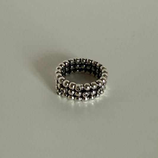HANDMADE - Silver bead band ring w. stones
