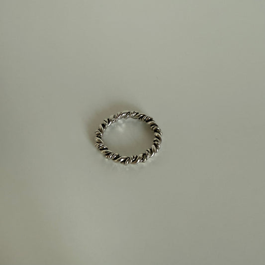 SECONDHAND - Silver swirl ring