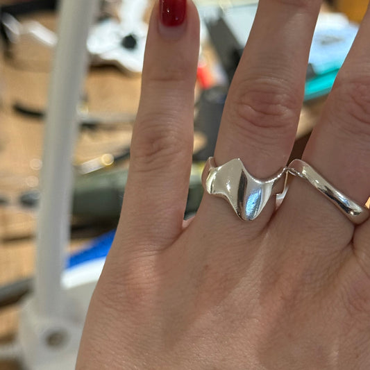 HANDMADE - Wavy silver ring